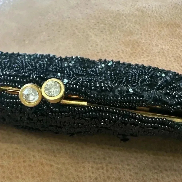 A SAFCO BAG Black Beaded and Sequin Kiss Closure Clutch - Picture 7 of 8